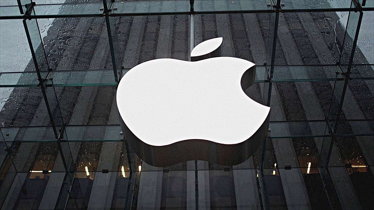 Apple подала до суду на ексінженера iOS, який зливав журналістам дані про її продукти зображення