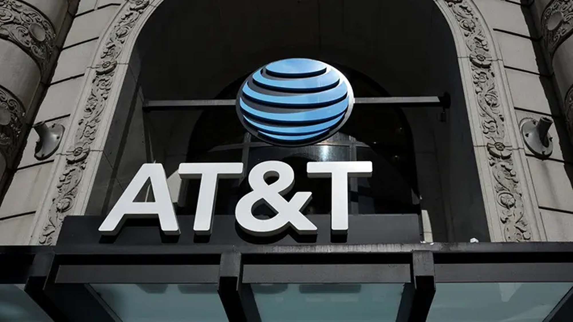 AT&T скидає паролі мільйонів клієнтів після витоку облікових даних в даркнет зображення