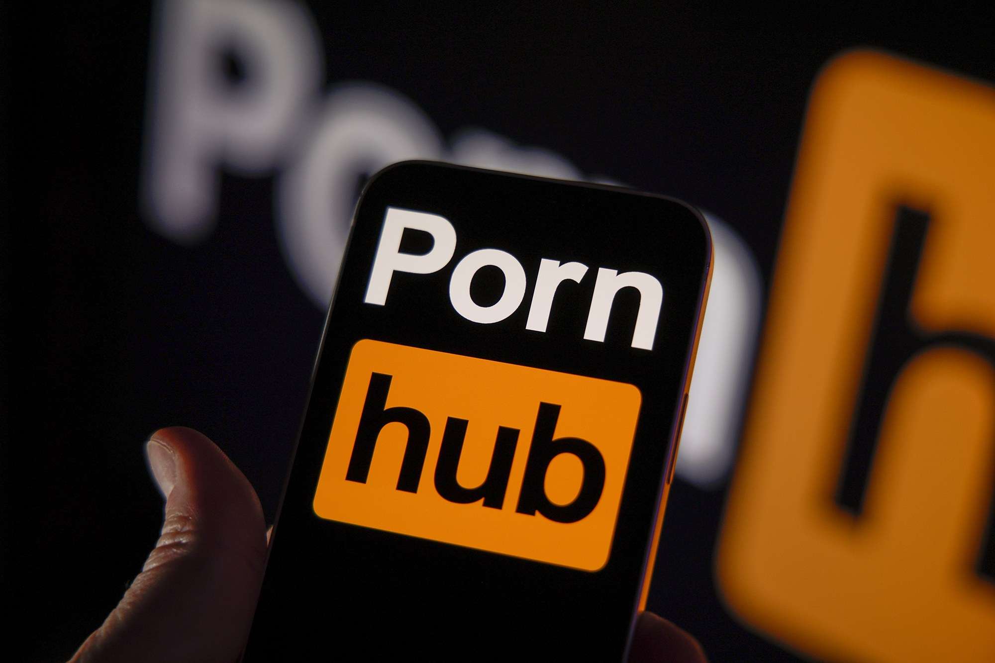 Українська податкова оштрафувала PornHub за несплату податків зображення