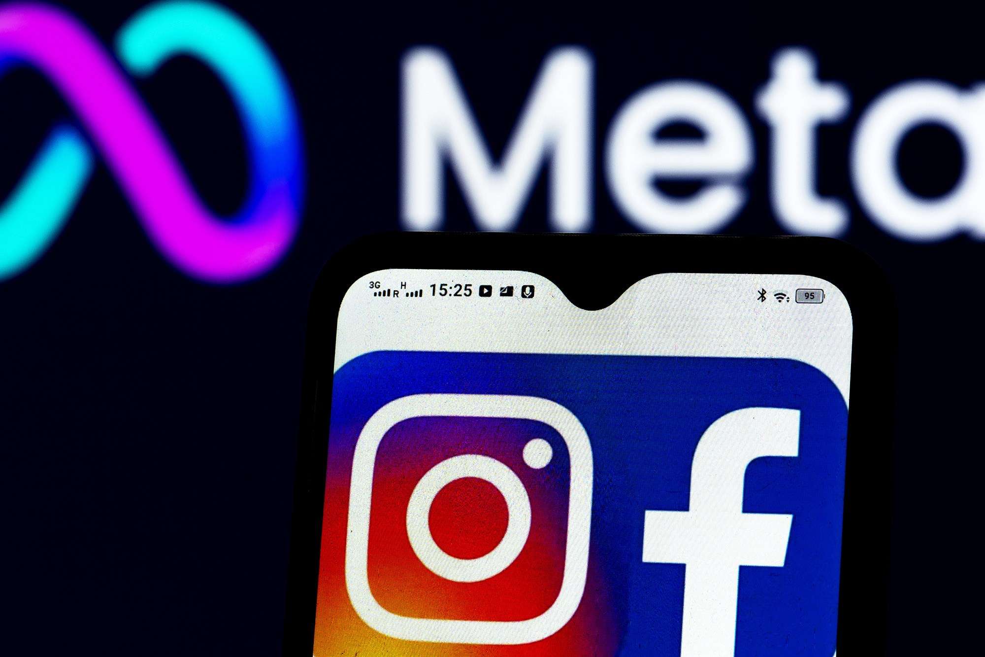 Facebook та Instagram збирають величезну кількість даних користувачів зображення